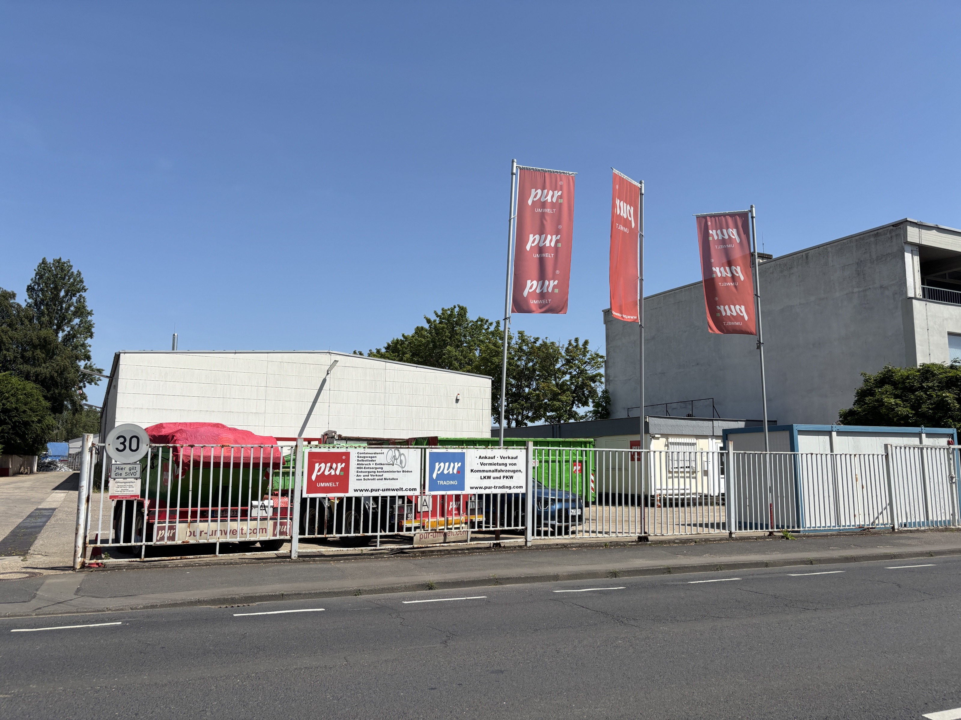 Betriebshof Bonn mit PUR-Fahnen
